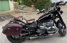 r1200CL saddlebags right side view on an R18.webp